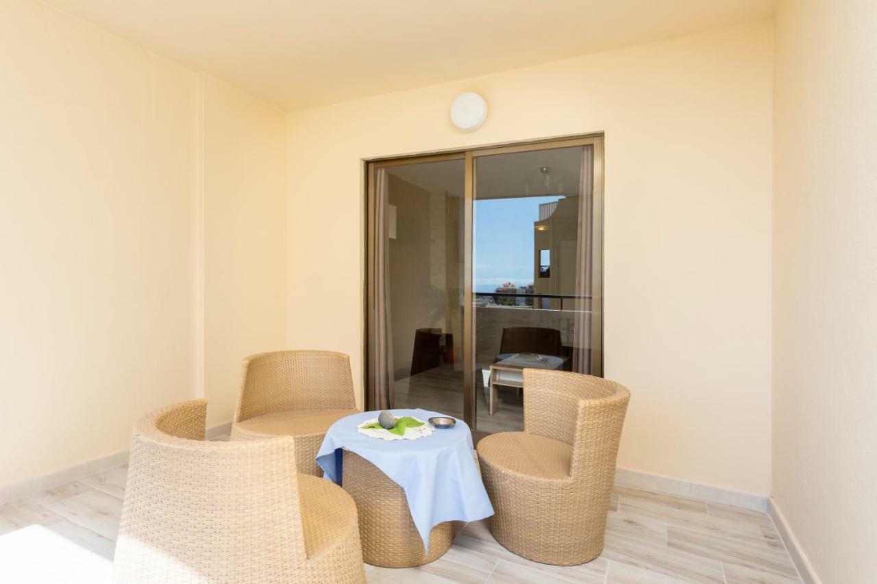 Tropic Apartments En Castle Harbour Los Cristianos  Exterior photo